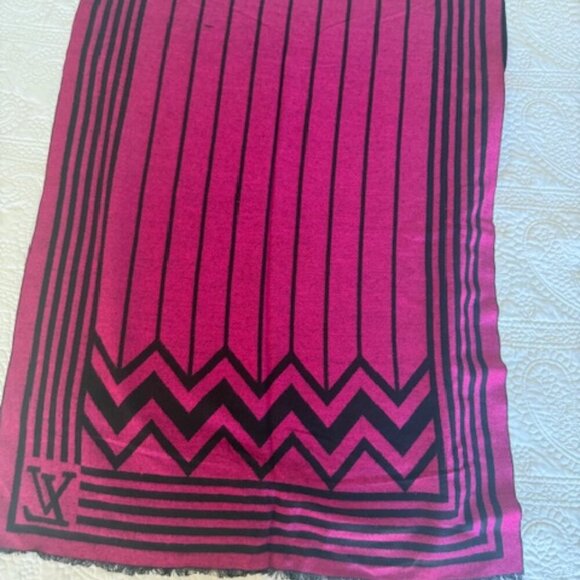 louis vuitton scarf 65 cashmere 35 silk - Picture 8 of 8